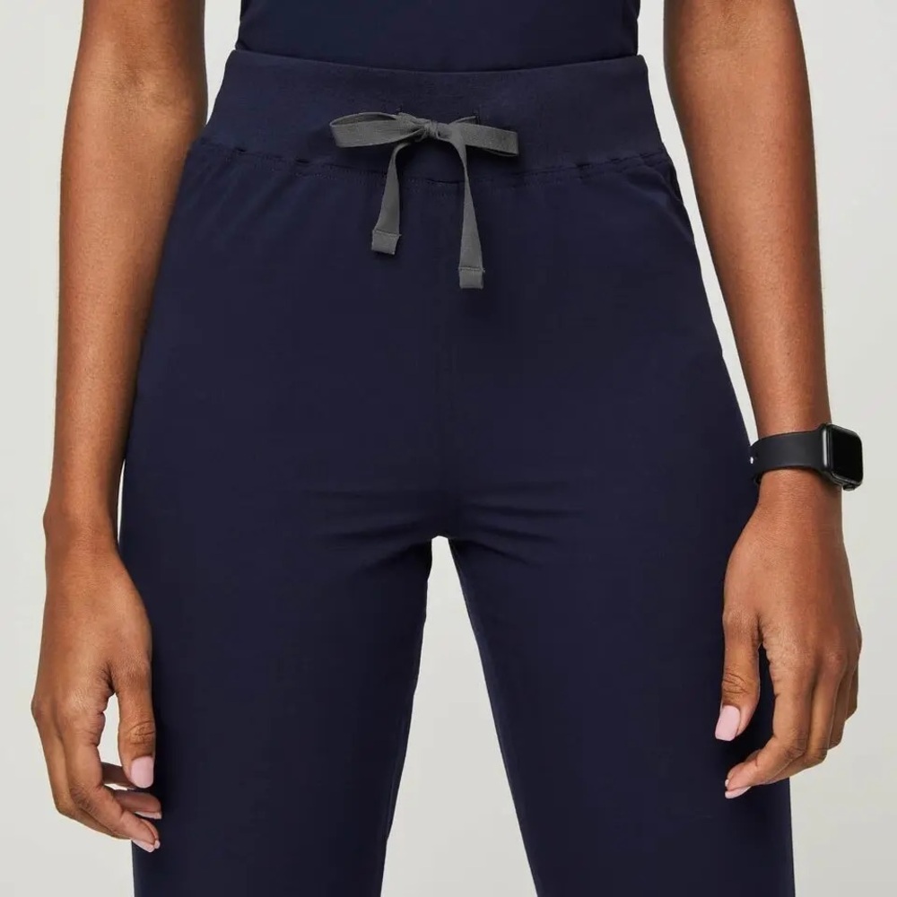 Figs Livingston High Waisted scrub pants in Small Petite